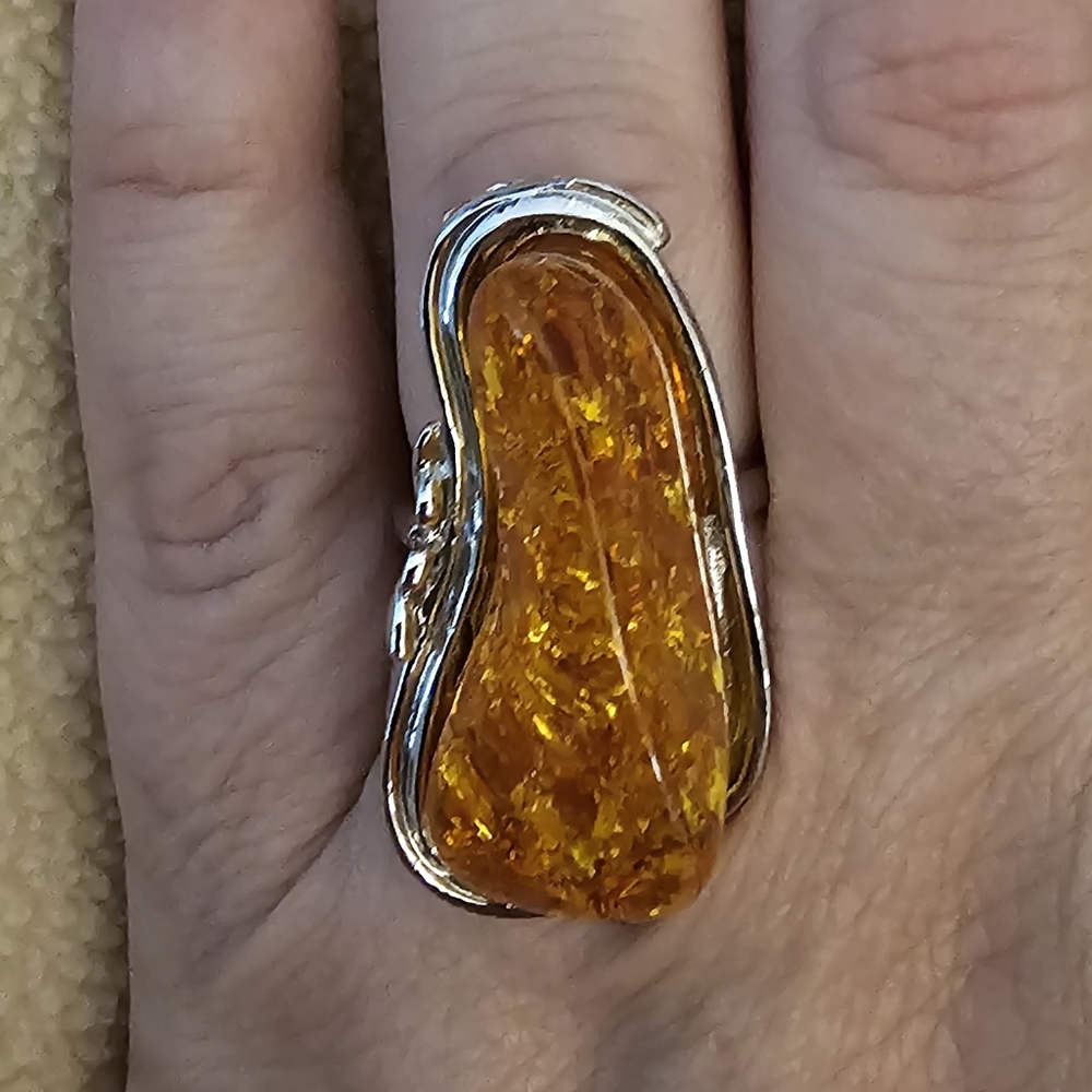 Sz 8.75 Amber, Silver Butterfly Ring, 15 carats, 17 grams, vg preowned condition